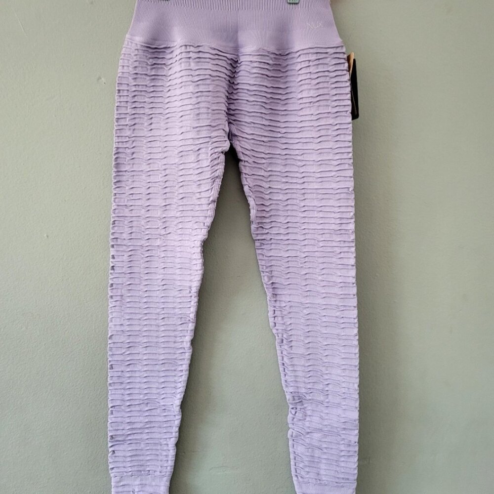 NWT. Nux pucker up mid rise leggings Size Medium Lavender
